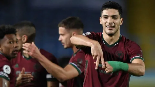 Raúl Jiménez celebrando su gol con Wolverhampton