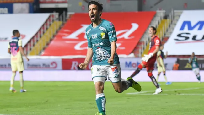 Fernando Navarro en festejo con León