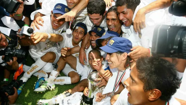Pumas celebrando el campeonato de 2011
