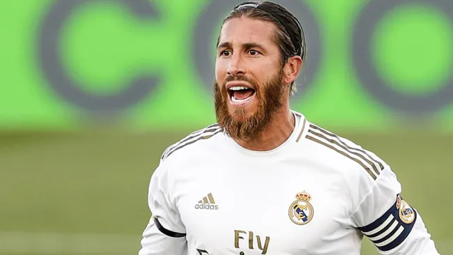 Sergio Ramos durante un duelo con el Real Madrid 