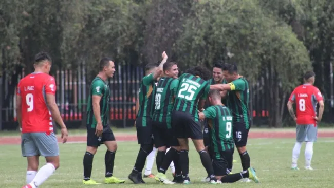 Jugadores de San José festejando ante Neza