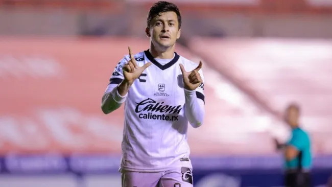 Fernando Madrigal luego de anotar gol con el Querétaro