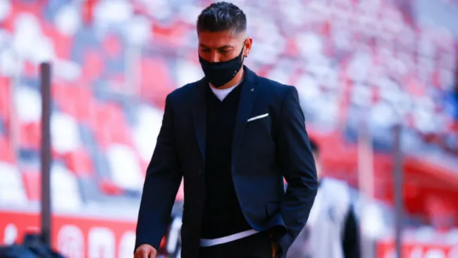 Carlos Adrián Morales en partido