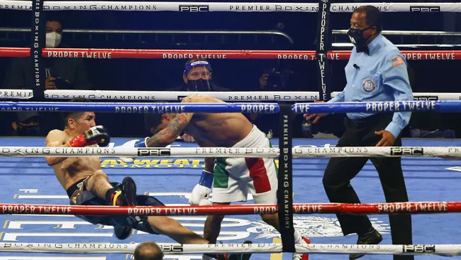 El momento en que Davis derriba a Leo Santa Cruz
