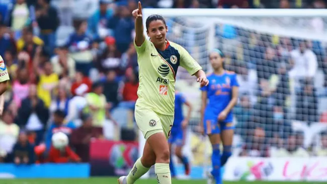 Diana González celebrando una anotación con América Femenil