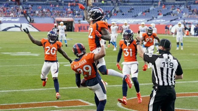 Broncos en festejo de TD