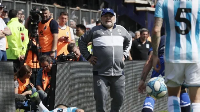 Diego Maradona técnico de Gimnasia y Esgrima 