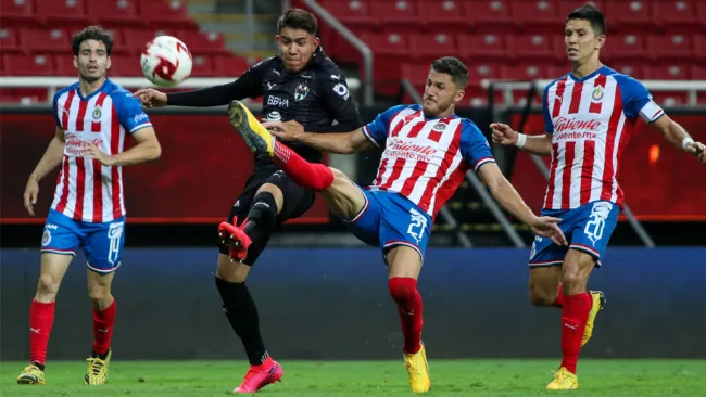 Kranevitter e Hiram Mier luchan por la redonda