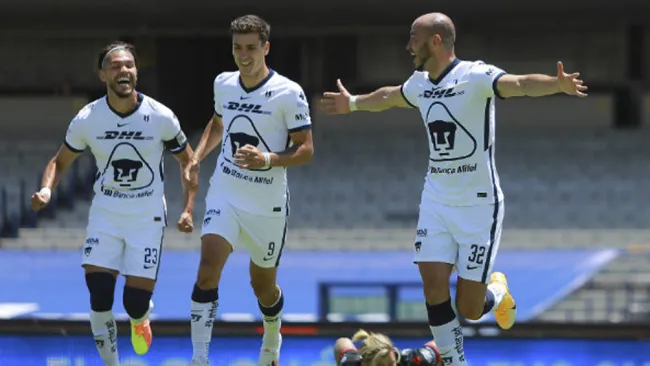 Juan Dinenno y Carlos González en festejo
