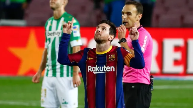 Lionel Messi celebrando uno de sus dos goles con el Barcelona ante el Betis
