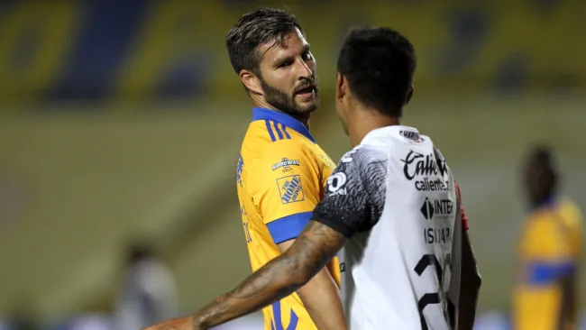 Gignac en partido contra el Atlas