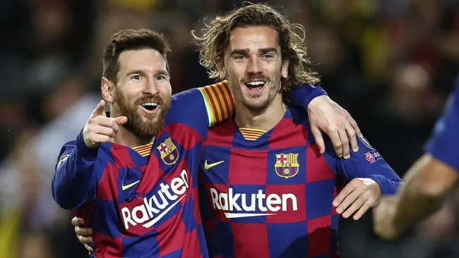 Griezmann y Messi festejan un gol en Barcelona 