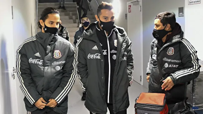 Andrés Guardado en práctica con el Tri