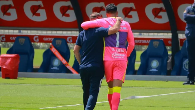 Lillini y Talavera tras un partido de Pumas