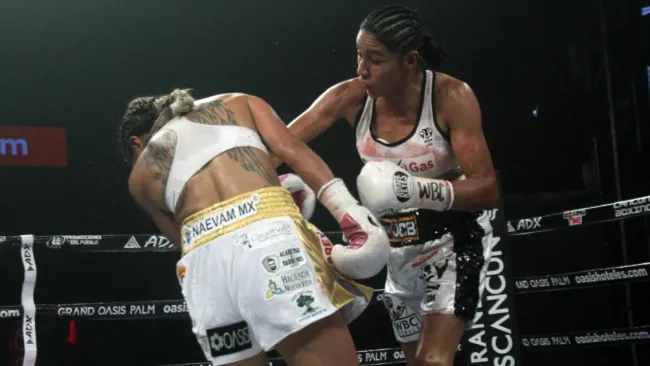 Barby Juárez: CMB terminó con polémica de los guantes de Yuliahn Luna