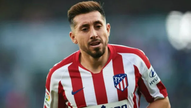Héctor Herrera durante un duelo con el Atlético de Madrid 