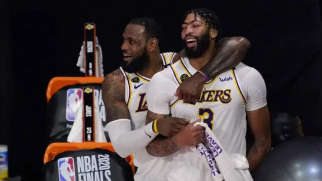 LeBron James y Anthony Davis festejan el título de Lakers 