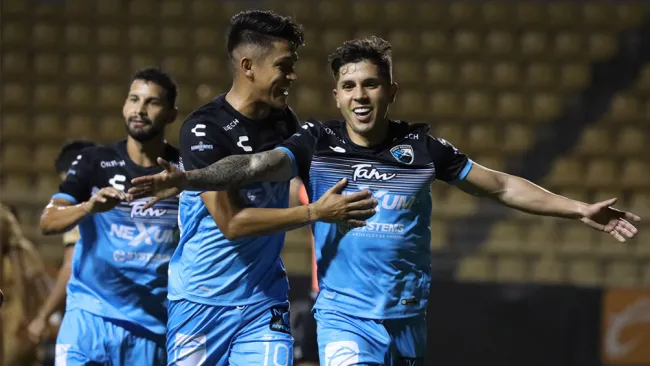 Kevin Lara festeja su anotación con la Jaiba Brava