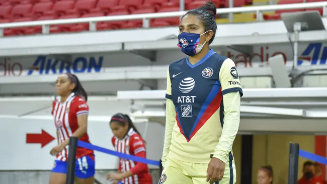 Jugadoras de América y Chivas previo al Clásico
