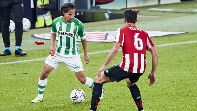 Lainez en un juego de del Betis