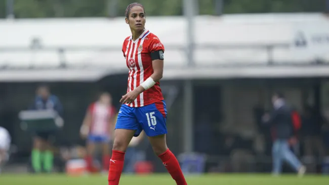 Carolina Jaramillo en partido con Chivas