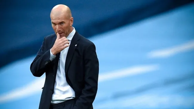 Zinedine Zidane en un partido con el Real Madrid 