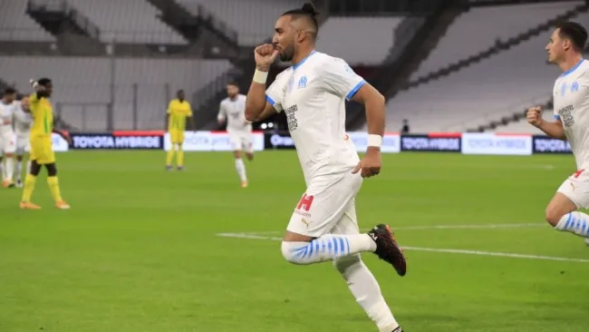 Payet festejando su gol