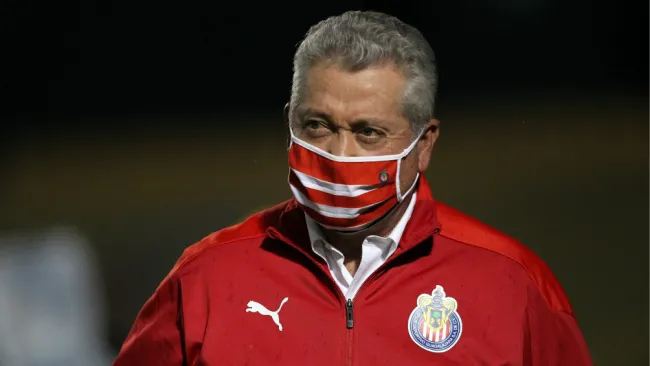 Vucetich dirigiendo a Chivas