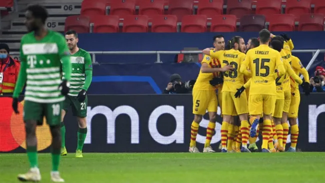Jugadores del Barcelona en festejo en el Puskás Arena
