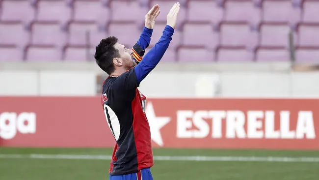 Messi homenajeó a Maradona con la playera de Newell's 