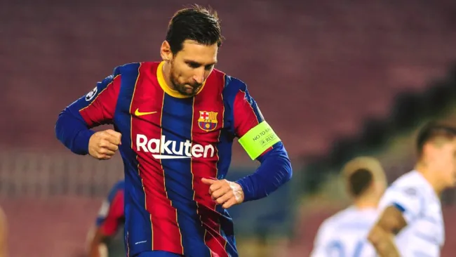 Lionel Messi durante un duelo con Barcelona 