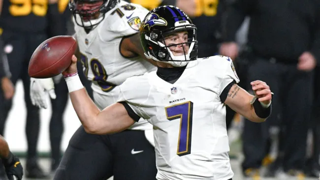 Trace McSorley durante un partido con Ravens