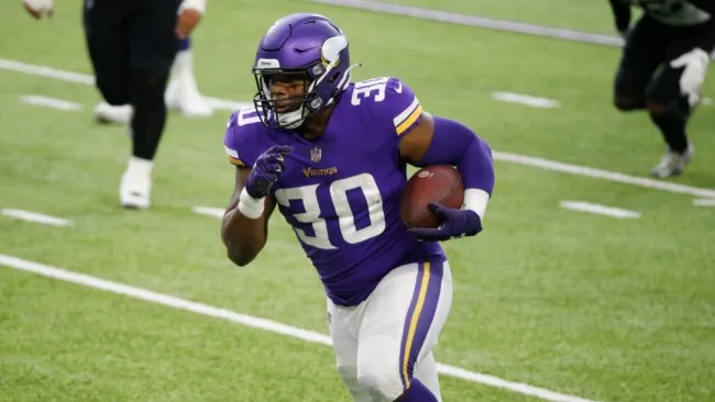 C.J. Ham corriendo hacía la zona de anotación