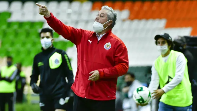 Vucetich dirigiendo a Chivas