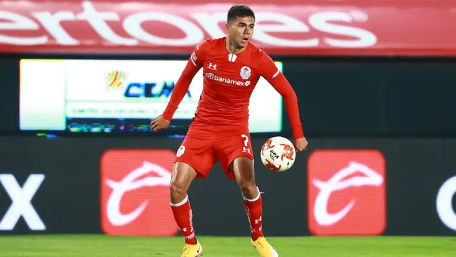 Alan Medina durante un partido con Toluca