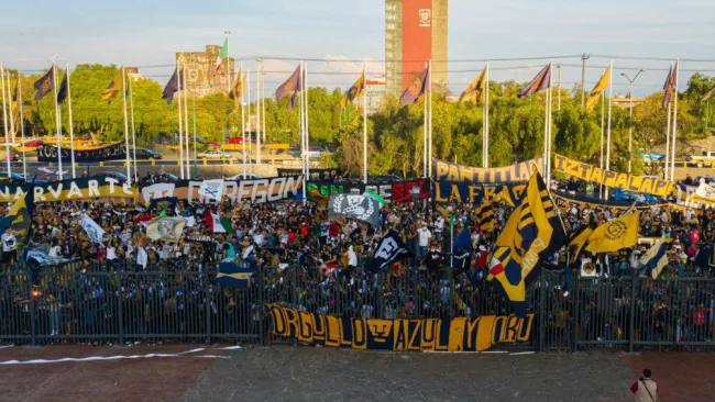 Afición de Pumas previo a partido