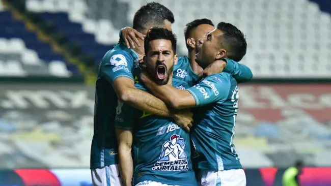 León en celebración de gol 