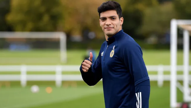 Raúl Jiménez en un entrenamiento con Wolves 