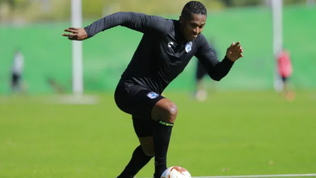 Antonio Valencia, en práctica con Querétaro