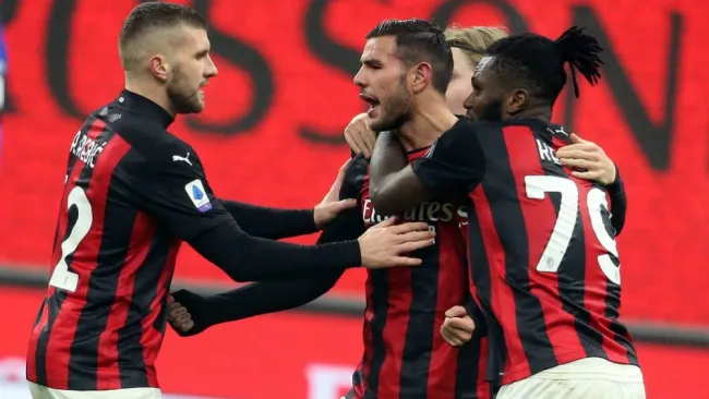 Theo Hernández en festejo con Milan ante Parma