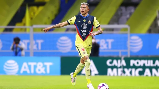Luis Reyes durante un partido con América