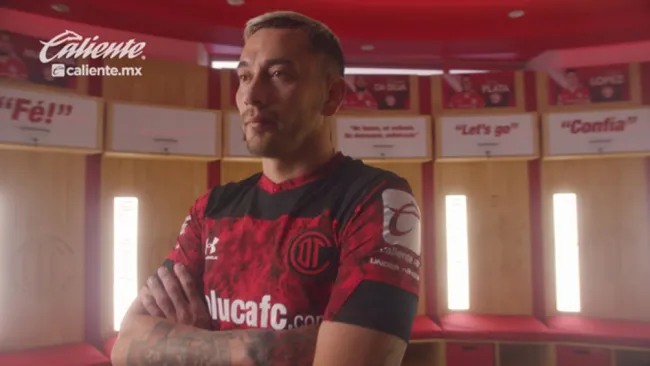 Rubens Sambueza luce la nueva playera de Toluca