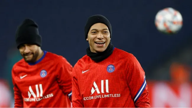 Kylian Mbappé en práctica con PSG