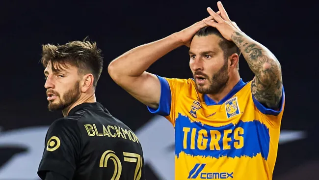 Gignac se lamenta tras acción ante el LAFC
