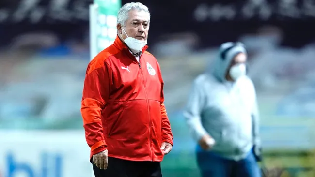 Víctor Manuel Vucetich tras un duelo de Chivas 