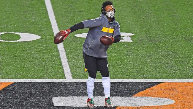 JuJu Smith-Schuster previo a un partido de los Steelers