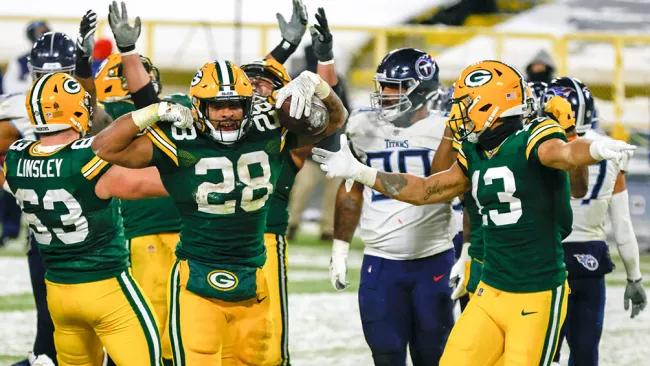 Jugadores de Green Bay en festejo durante el juego ante Tennessee