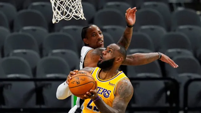 LeBron James en partido ante Spurs