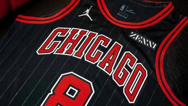 Playera de los Bulls con el logotipo de 'Su Majestad'