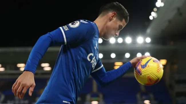 James Rodríguez en acción con Everton